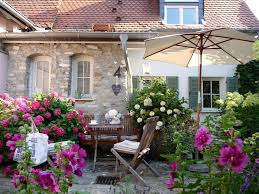 Blauer garten der weiße garten ist ein sehr bekanntes konzept aus england in ihrem buch hortensien hat katharina adams alles wissenswerte rund um pflanzen und pflege. Im Garten Mit Mitglied Oceanside Gartnern Lehrt Vor Allem Eines Geduld Solebich De