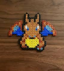 Dracaufeu De Pokemon En Pixel Art D Autres Pokemon Sont Visibles Sur Mon Site Perlergeek Com Perles Hama Pokemon Perle A Repasser Modeles Dracaufeu