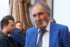 In aceasta competitie involuntara, vedeta tvr este, insa, net avantajata. Fiul Lui Ion È›iriac A Dat O Avere Pe Facultate Dar PoartÄƒ Costumele TatÄƒlui SÄƒu Cu Ce Se OcupÄƒ Karim Impact