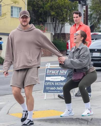 Ransom Canyon” actress Minka Kelly and Imagine Dragons singer Dan Reynolds  are such a cute couple! The two stars were seen out for breakfast on Monday  in Los Angeles and Minka playfully