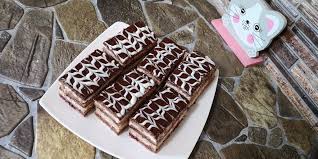 Este o prajitura retro, care se adreseaza iubitorilor de biscuiti si de prajituri neansiropate cu blat de biscuit. InvaÈÄ SÄ PregÄteÈti Alcazar PrÄjitura Pe Care Èi Cei Mai FandosiÈi Musafiri O Vor Adora Ordinea Zilei