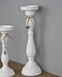 Find this pin and more on candle holders pt2 by sandy a. Pin De Savitri Em Dekoration Decoracao Com Casticais Castical Porta Velas