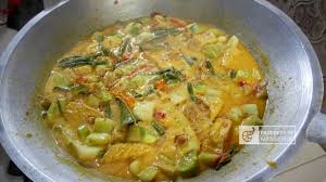 Makan malam teh manis, kroket nasi, udang goreng, tempe bacem, sayur bening, pisang hari ii makan teh manis, lemper makan malam nasi, ceplok telur, kering tempe, lodeh nangka muda hari ix makan pagi nasi, teri goreng, tempe bumbu bali, oseng kacang panjang+kecambah kedelai. Cara Membuat Sayur Timun Santan Youtube