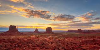See more ideas about monument valley, monument, monument valley arizona. Sonnenaufgang Uber Monument Valley In Utah 2021