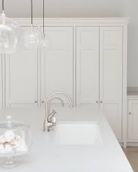 12 Farrow And Ball Colors For The Perfect English Kitchen Farrow And Ball Kitchen Kitchen Cabinet Colors Cornforth White Kitchen