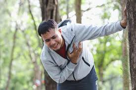 Pada banyak kasus, kolesterol tinggi sering tidak menunjukkan gejala khusus sampai timbul komplikasi, seperti penyakit jantung atau stroke. 7 Ciri Ciri Dan Gejala Kolesterol Tinggi