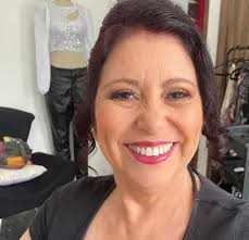 Renata Lomas's Instagram, Twitter & Facebook