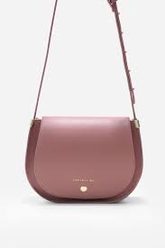 Due to the lack of funds, bootstrapping was the only feasible way the business could kick off the ground. Alis Mauve Mama Saddle Bag Shopperboard