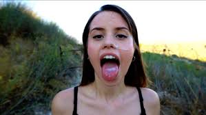 Jamie Young Porn - Outdoor Cum-walk - jamie-young.com