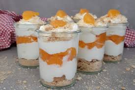Mascarpone, joghurt, sahne und cremes lecker für dein glas verarbeitet. Super Schnelles Schichtdessert Mit Mandarinen Und Kekskrumel Honey Loveandlike De Lifestyleblog