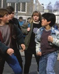 Rocky (sylvester stallone) gives his son his golden boxing glove necklace.cast: Action Drama Rocky V Mit Sylvester Stallone Pressplay