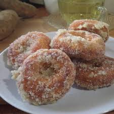 Resep donat ini terinspirasi dari mba tintin rayner dengan sedikit modifikasi. Kue Keria Gula Kembaran Donat Youtube