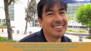 Nació en un modesto departamento de Gamarra, y conoció el mundo por su  pasión por la astrofísica.