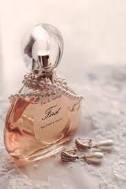 Belle Image Page 73 Parfum Flacons De Parfum Bouteille De Parfum