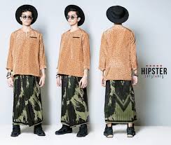 Baju kurung kain pelikat cotton lembut selesa memakai. Baju Melayu Hipster Kembali Kini Dengan Seluar Corak Corak Dan Kain Pelikat