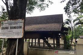Check spelling or type a new query. Saung Ranggon Peninggalan Para Wali Di Bekasi Kurang Diperhatikan Antara News Megapolitan