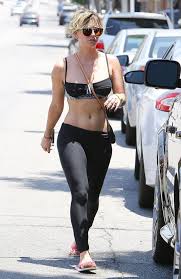 Kaley Cuoco S Feet Kaley Cuoco Kaley Cuoco Body Beautiful Celebrities