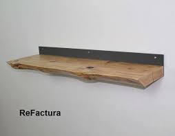 wandregale grosses rustikales wandregal aus bohlen holz ein designerstuck von refactura bei dawanda rustikale wandregale wandregal holz regal