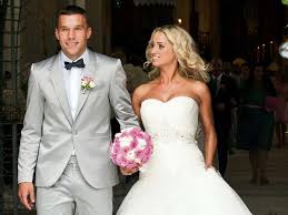 Alman oyuncunun bu paylaşımı avrupa basınında da çok konuşuldu ve birçok kişi. Im Jahr 2011 Heiratet Lukas Podolski Seine Langjahrige Freundin Monika Geb Puchalski Heiraten Verheiratet Ehefrau