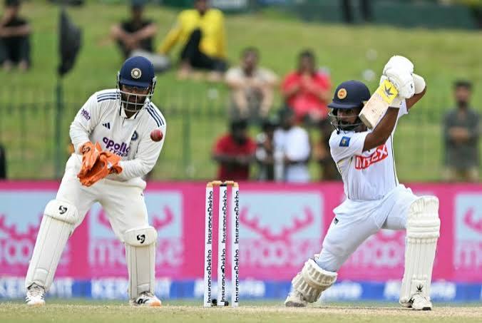 Sooriyabandara, Mendis lead Sri Lanka fightback after follow-on - Yahoo News Singapore