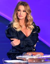 She has been married to marco de benedetti since 1997. Paola Ferrari Eta