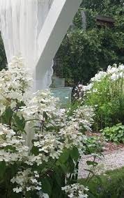Weisser Garten In 2020 Garten Garten Deko Privatgarten