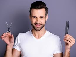 Benvenuti e bentornati nel mio canale.oggi vi porto un altro tutorial, e nello specifico andiamo a vedere come eseguire un taglio uomo sfumato . Come Tagliarsi I Capelli Da Soli I Consigli Per Lui Nivea