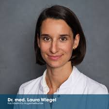 realeyes.de 🧿 Wir stellen vor: REALEYES Fachärztin für Augenheilkunde Dr.  med. Laura Wiegel Dr. med. Laura Wiegel absolvierte ihr Humanmedizin  Studium an der LMU Universität in München. Ihre Facharztausbildung  durchlief sie an