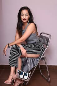 Beauty Galore HD : Ameeksha Pawar Shocking Hot Ass Visible In Slit Dress