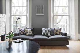 Homemate interior design zeigt dir 4 einfache und elegante dekorationsideen zum thema sofa mit kissen dekorieren mit den richtigen dekokissen kannst. Graues Sofa Dekorieren 7 Coole Styling Ideen