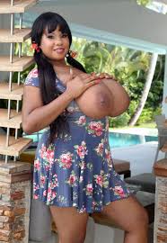 Curvy big black tit - EbonyPornPics.net