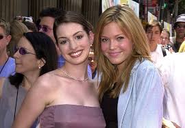 She knows how to look feminine and romantic, glamorous and classy, bold and daring. Anne Hathaway And Mandy Moore Planned A Princess Diaries Reunion Hellogiggles