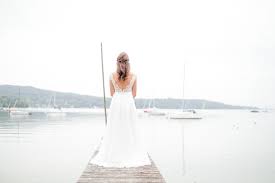 Kaufen sie die besten brautkleider 2021 online bei irenekleider.de. Calm Bridal Inspiration Shoot Am Ammersee Fotografin Michaela Klose