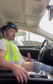 Construction worker wanking in car - ThisVid.com