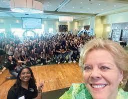 Kylie Dillinger's Instagram, Twitter & Facebook