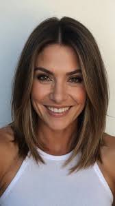 Stylish Oval Face Haircuts: 15 Cute Ideas for 2024 Moms**