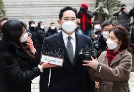 정부는 일제강점기 강제징용 피해자에 관한 사법부의 판단을 존중하며, 대법원의 오늘 판결과 관련된 사항들을 면밀히 검토할 것이다. Tvbi Qe7zj Oqm