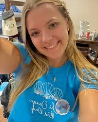 Colleen Pollard's Instagram, Twitter & Facebook