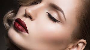 This last natural remedy is done by combining cinnamon with black pepper and olive oil. How To Make Your Lips Look Smaller L Oreal Paris