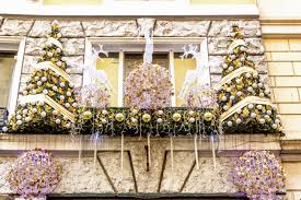 Put up maps of france and make french flags! Italian Christmas Decorations Ideas For Your Home Lovetoknow