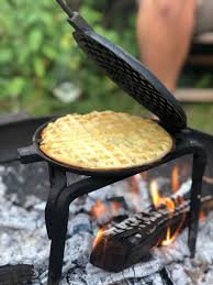 Oft ziehen kindern mit ratschen (lauten instrumenten) durch die orte. Lagerfeuer Waffeleisen Waldorfshop Waldorfspielzeug Und Material Fur Waldorfkindergarten Waldorfschule Kinder Und Eltern