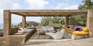 If you want a bespoke shelter, it is paramount that you with the covered seating, customers can enjoy their meals with the highest satisfaction and maximum comfort throughout the year. 36 Gorgeous Outdoor Rooms Outdoor Room Decor Ideas