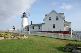This lighthouse reminds me a lot of the portland head light. Pemaquid Point Lighthouse Maine At Lighthousefriends Com