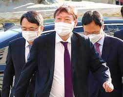 윤석열 검찰총장이 대전고검과 대전지검을 찾아 애로사항을 들으러 왔다고 말했습니다. ìœ¤ì„ì—´ ì´ìž¥ ì§ë¬´ ë³µê·€ ì˜¤í›„ 5ì‹œ10ë¶„ ëŒ€ê²€ ì¶œê·¼