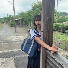 山之内すずのハーフ顔は整形 篠田麻里子に似てる 水着に近い画像も 山之内 すず 篠田麻里子