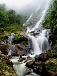 Untuk memasuki kawasan wisata air terjun sampang luweng, pengunjung tidak dikenai biaya. Air Terjun Sikarim