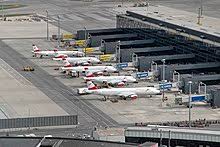 Jun 15, 2021 · der flughafen wien selbst registrierte einen rückgang um 86,1 prozent auf 399.518 reisende im vergleich zum mai 2019. Flughafen Wien Schwechat Wikipedia