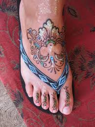 Henna is a dye used to color hair or create intricate body art. Pin By Elizabeth Pavur On Henna Glitter Henna Henna Tattoo Foot Henna Designs