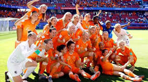 Oranje treft de wereldkampioen in het rat verlegh stadion in breda. Dagblad010 Oranje Leeuwinnen Maandag In Studio France