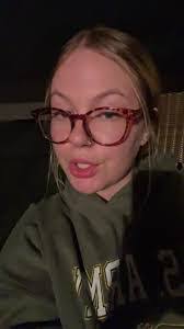 Deandrea Blanton's Instagram, Twitter & Facebook